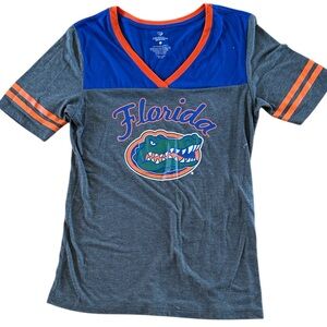 WOMENS COLOSSEUM FLORIDA GATORS FOOTBALL LIGHTWEIGHT V-NECK TSHIRT SZ LARGE